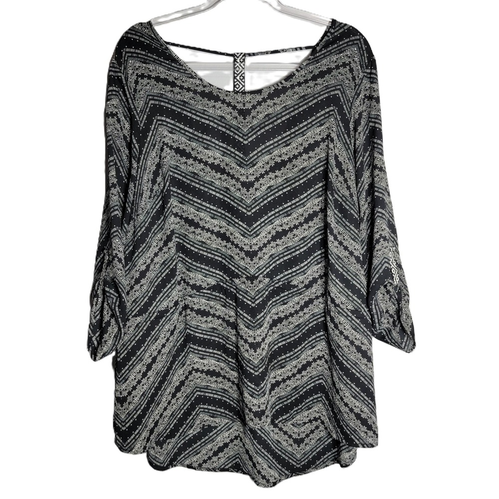 Maurices Black Top Plus Size 1X White Geometric‎ Chevron Long Sleeve High Low